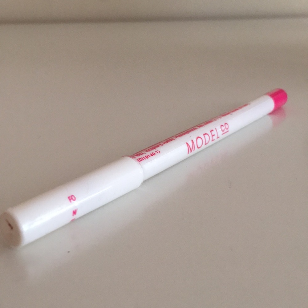 Model Co Lip Enhancer Illusion Lipliner